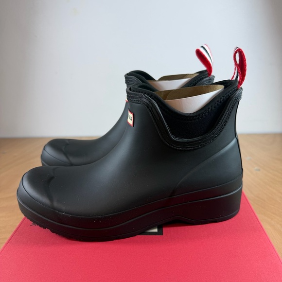 Hunter Matte Black Short Waterproof Ankle Boots with Red-White Pull Tab - Picture 5 of 16